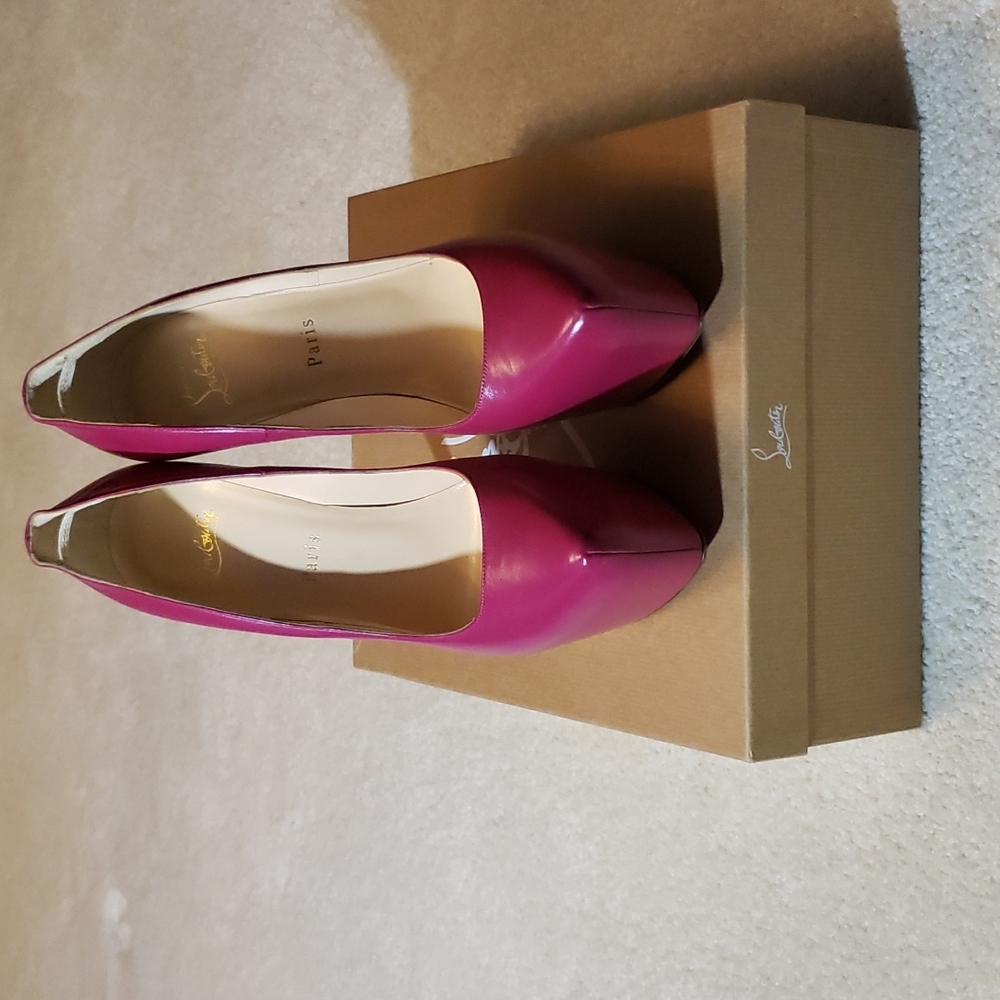 Christian Louboutin size 40 color pink leather 100% Authentic